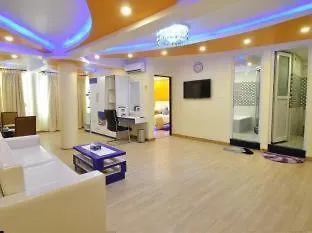 Royal Penguin Boutique & Hotel
