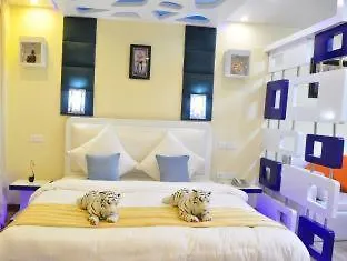 Royal Penguin Boutique & Hotel 4*