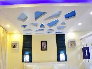 Royal Penguin Boutique & 4*