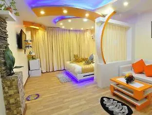 Royal Penguin Boutique &