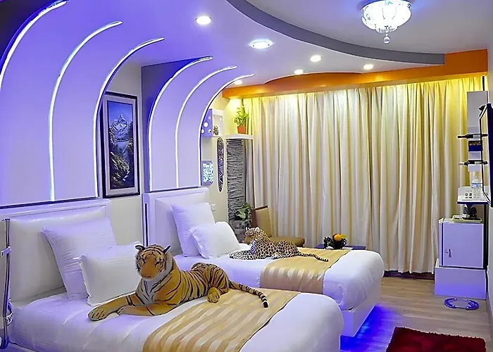 Royal Penguin Boutique & 4*