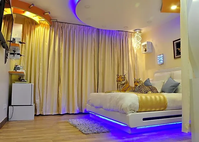 Royal Penguin Boutique & Hotel