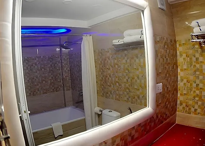 Royal Penguin Boutique & Hotel